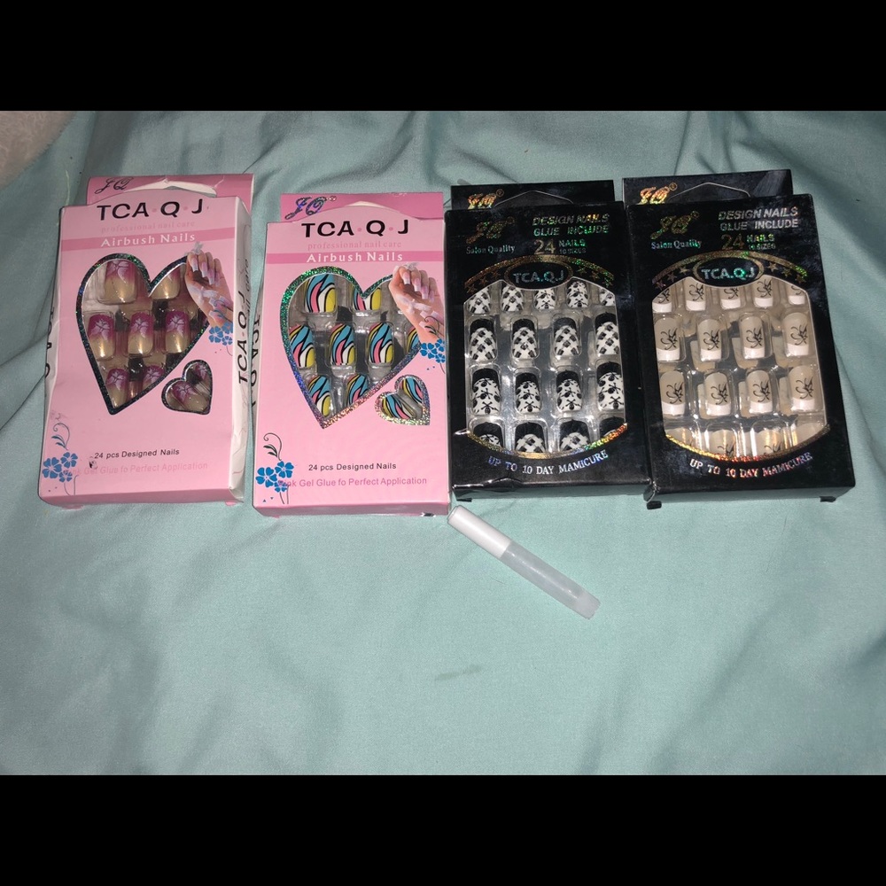 4 sets of fake nails